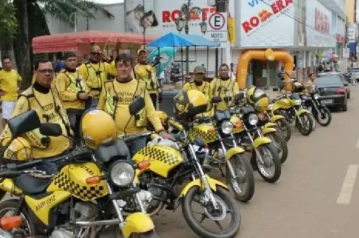 Mototaxistas protestam em Porto Velho e cobram reunião com prefeito Léo Moraes