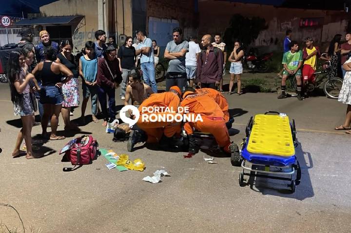 Mulher fica gravemente ferida em acidente entre carro e moto na zona leste
