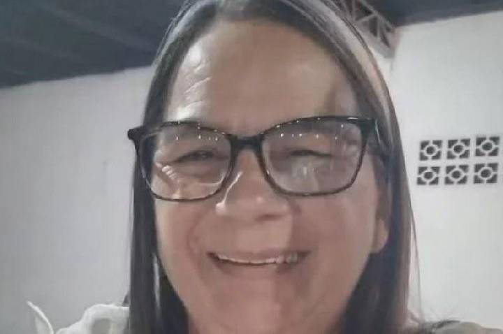 Mulher morre depois de colisão entre bicicleta elétrica e caminhonete