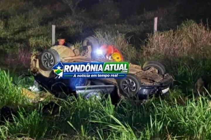 Mulher morre e três pessoas ficam feridas depois de capotamento de veículo na BR-364