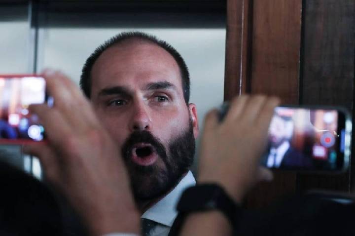 Nome de Eduardo Bolsonaro é incluído no Banco Nacional de Medidas Penais e Prisões com status pendente de cumprimento