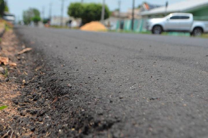Obras de recapeamento avançam e transformam ruas de Pimenta Bueno com recursos de Ezequiel Neiva