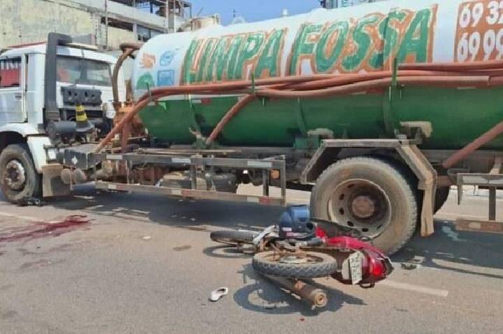 Passageira de motocicleta morre em grave acidente com caminhão