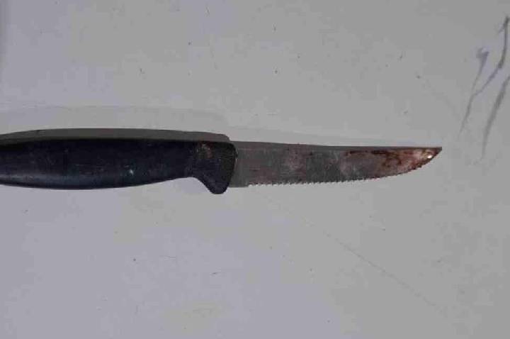 Pedestre é vítima de assalto à mão armada e tem celular roubado em rua de RO