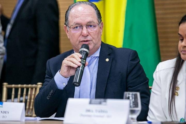 Pedro Fernandes solicita melhorias em rodovias do Vale do Jamari ao governador eleito