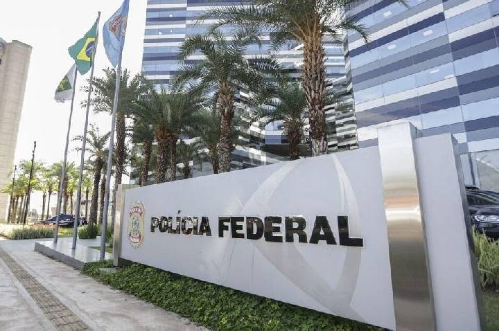 PF mantém celular de Vorcaro e pode enviar dados a ministros