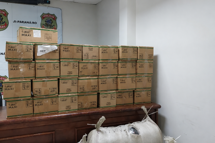 PM apreende mais de 32 mil produtos sem nota fiscal durante abordagem a caminhão em Rondônia