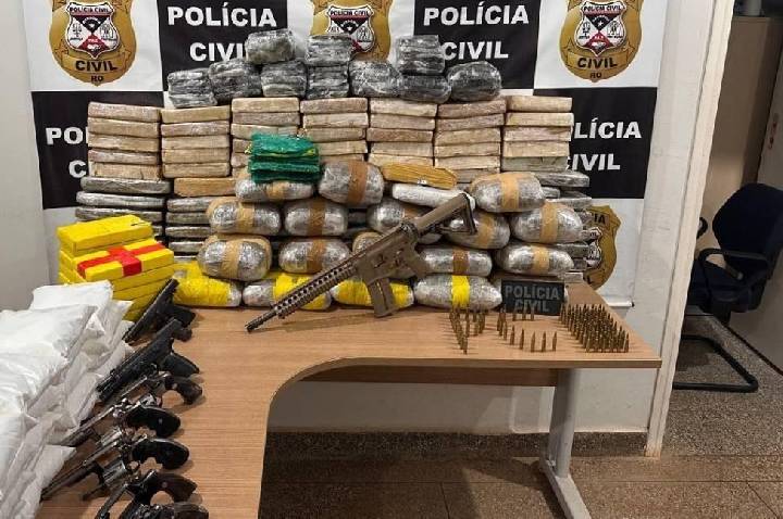 Polícia Civil apreende 146 quilos de drogas e fuzil M4 em Nova Mamoré