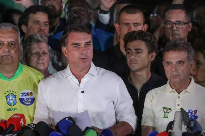 Polícia Federal abre investigação sobre fuga de Flávio Bolsonaro após descumprimento de medidas cautelares do STF