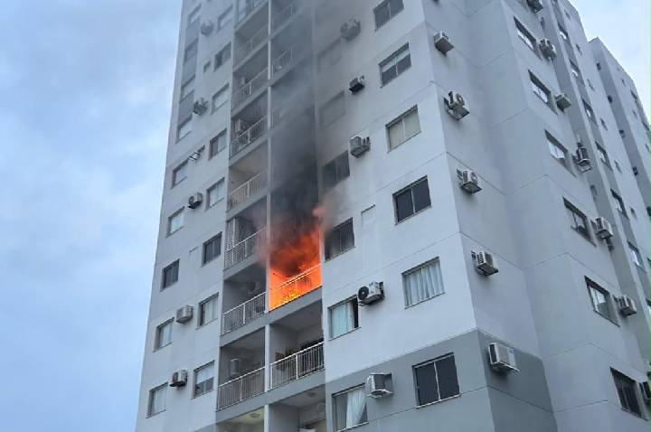 Polícia Militar  agradece apoio de moradores e funcionários durante incêndio em condomínio de Porto Velho