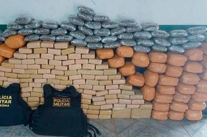 Polícias apreendem aproximadamente 245 kg de maconha na BR-429, em Rondônia