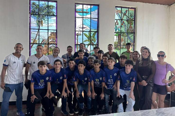 Prefeitura garante passagens para delegação de 25 pessoas, entre atletas e comissão técnica de futebol