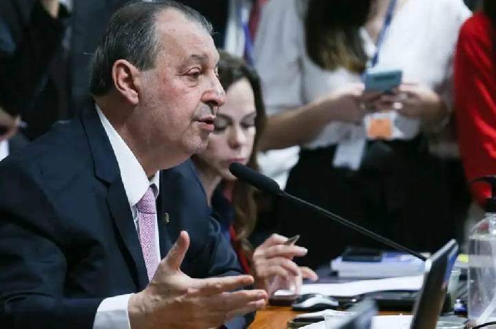 Relator da CCJ do Senado vota a favor da PEC do fim da escala 6x1