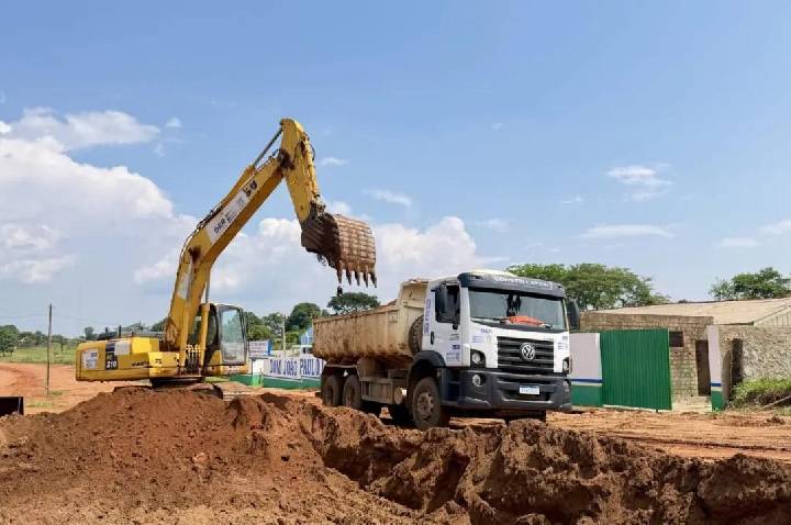 Rodovia 370 recebe preparação para pavimentação no distrito Vila Bosco, em Alto Alegre dos Parecis