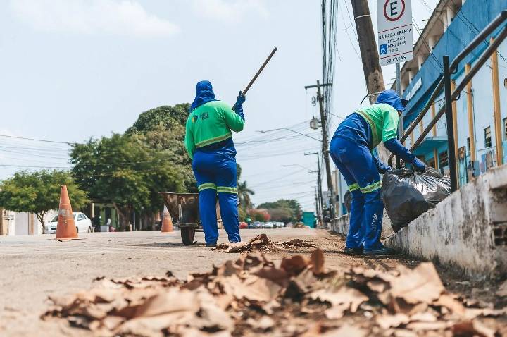 Serviços de limpeza alcançam diferentes pontos de Porto Velho nesta terça-feira