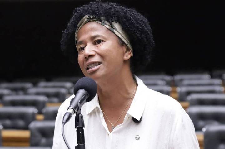 Sílvia Cristina assinou a CPMI do banco Master e cobra presidente do Senado