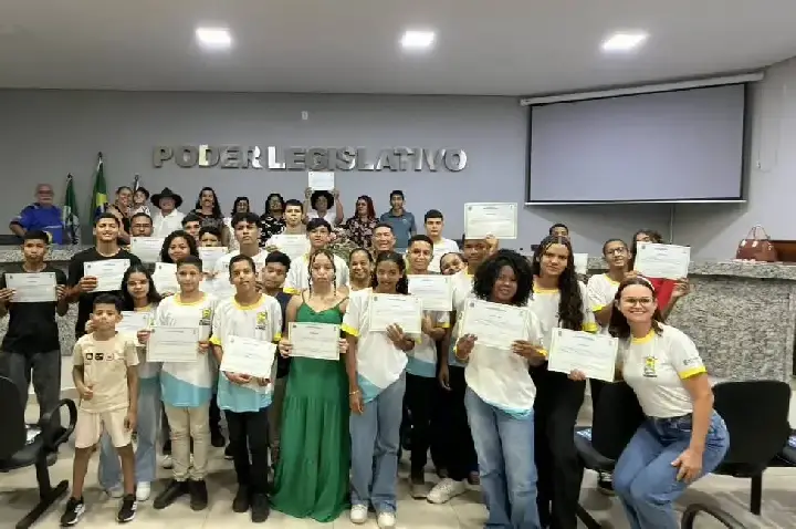 Sílvia Cristina defende cursos de qualificação como motor para geração de renda