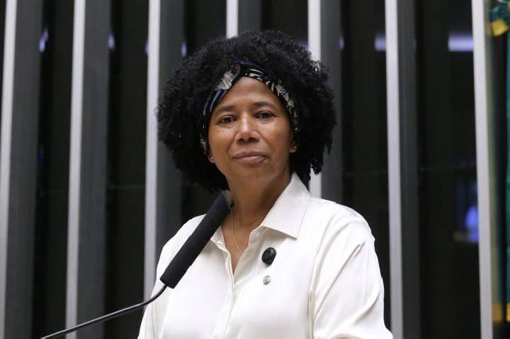 Sílvia Cristina relata projeto aprovado pela Câmara, que considera fator amazônico nas despesas da merenda escolar