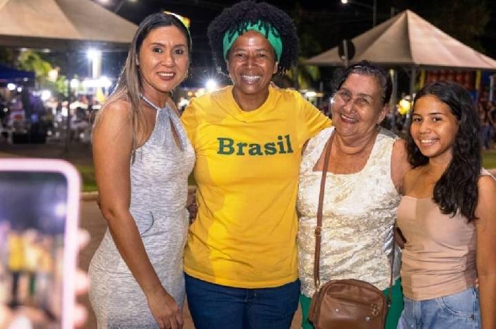 Sílvia Cristina reúne mulheres na capital