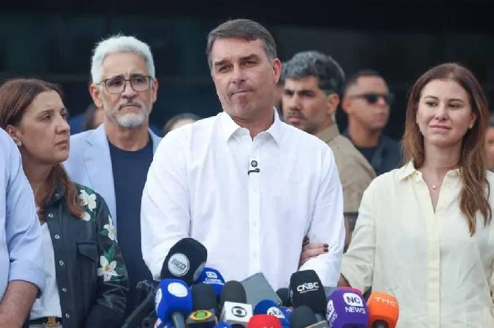STF desmente realização de busca e apreensão na residência de Flávio Bolsonaro