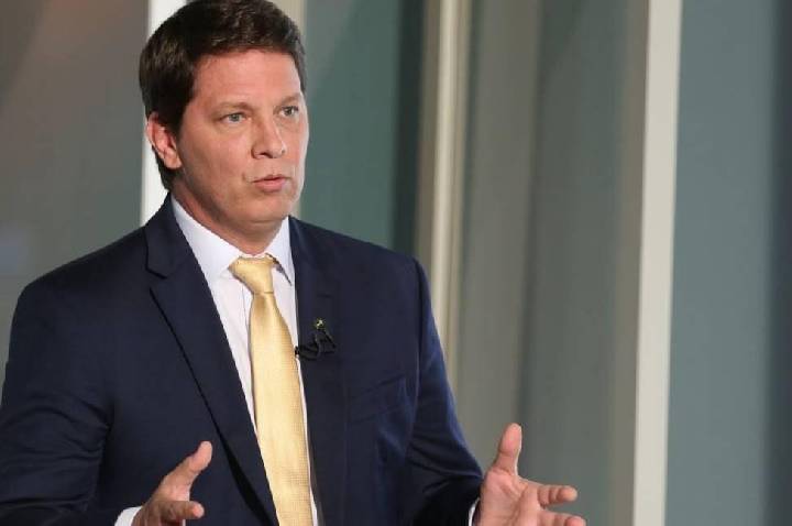 STF proíbe deputado Mario Frias de deixar o país e determina buscas em operação da Polícia Federal