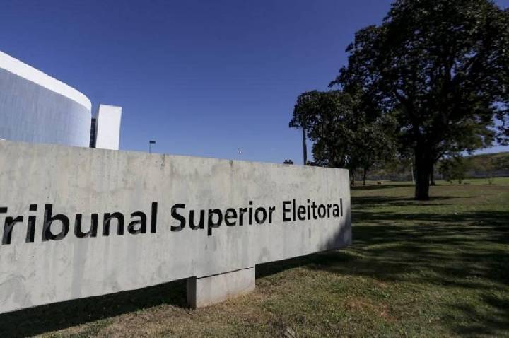 TSE determina suspensão de site que oferecia criptomoedas em troca de apoio a Flávio Bolsonaro
