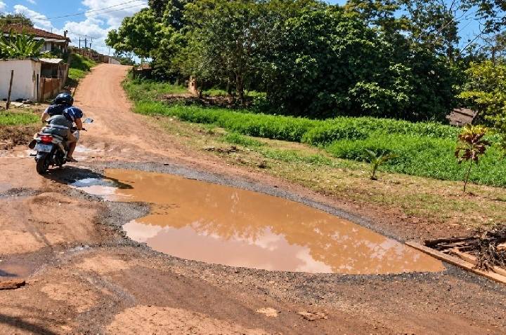 Vereador Dr. Macário solicita operação tapa-buracos na Rua Anunciação, no bairro Nacional, em Porto Velho