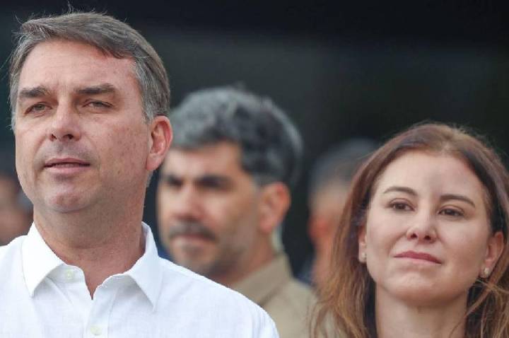 Voo com Flávio Bolsonaro e família segue rumo a Miami após escala no Equador, aponta rastreamento