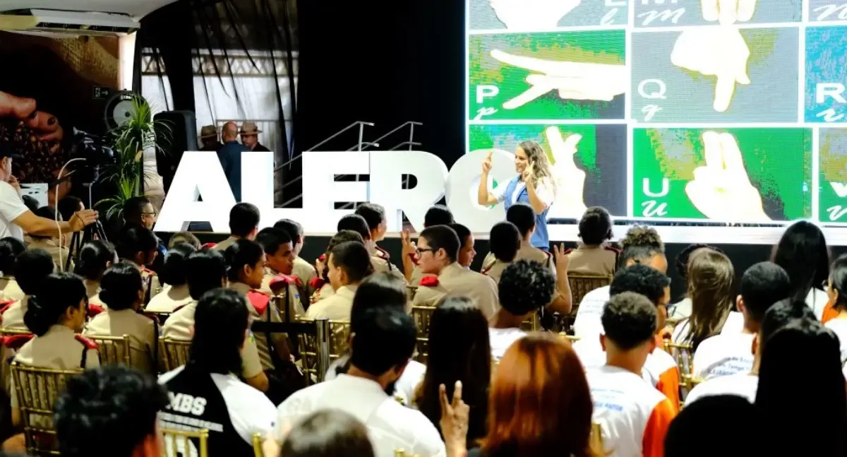 Cláudia de Jesus propõe ensino de Libras nas escolas públicas de Rondônia