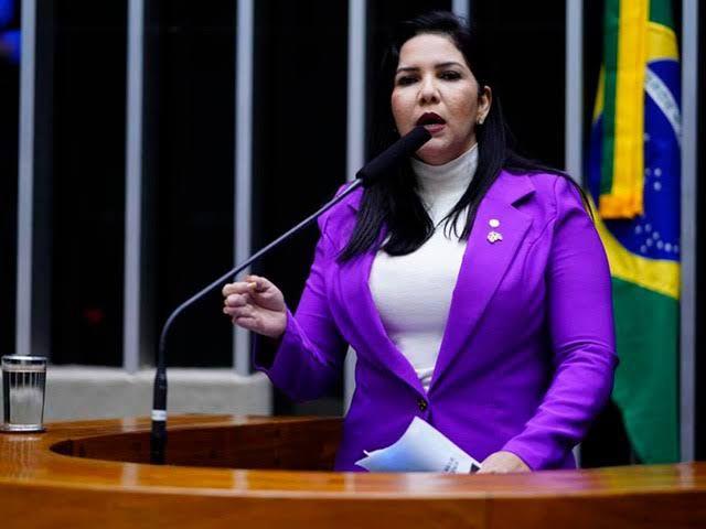 Cristiane Lopes cobra providências urgentes após cancelamento de 12 voos da Azul em Rondônia