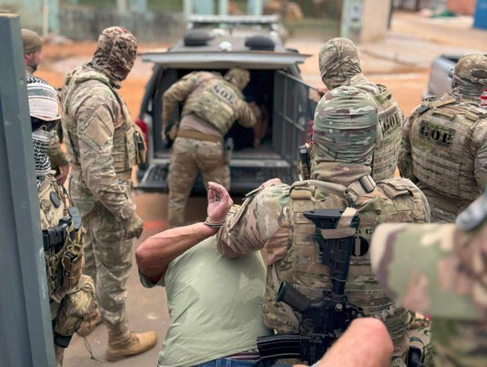 Dois policiais militares são presos por suspeita de facilitar fuga de assaltantes de banco