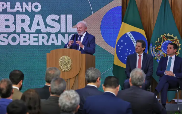 Governo anuncia R$ 30 bi em crédito para setores afetados por tarifaço