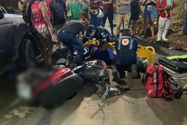 Motociclista de 19 anos sofre fratura após colisão com caminhonete na Zona Leste