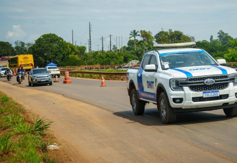 Ponte sobre o rio Candeias recebe reforço estrutural e é reaberta ao tráfego