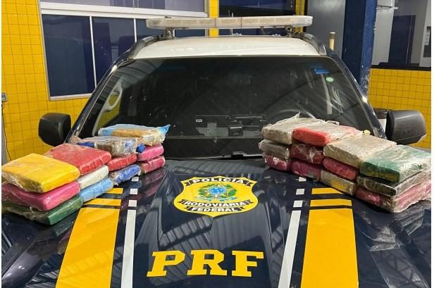 PRF apreende mais de 25 kg de skunk e prende casal na BR-364