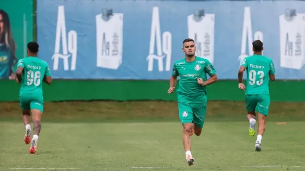 Abel Ferreira volta das férias, e Palmeiras atualiza situação de lesionados