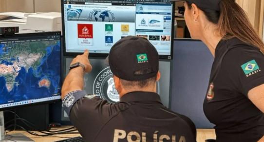 Ação da PF prende condenado por estupro de vulnerável após deportação dos EUA