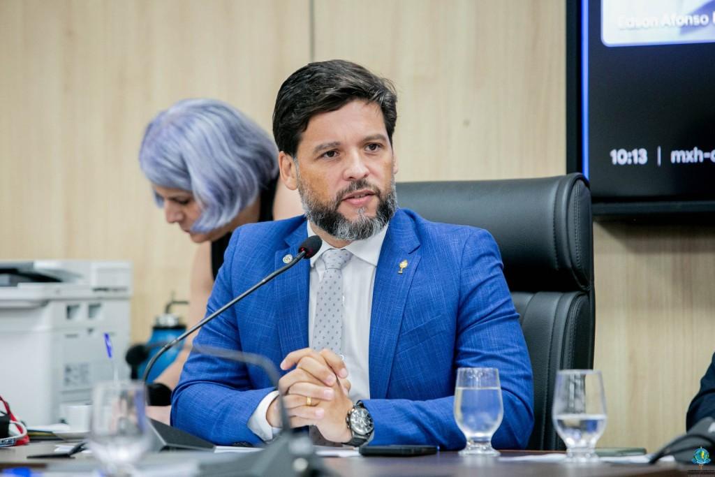 Delegado Camargo cobra transparência no remanejamento de sargentos da PM