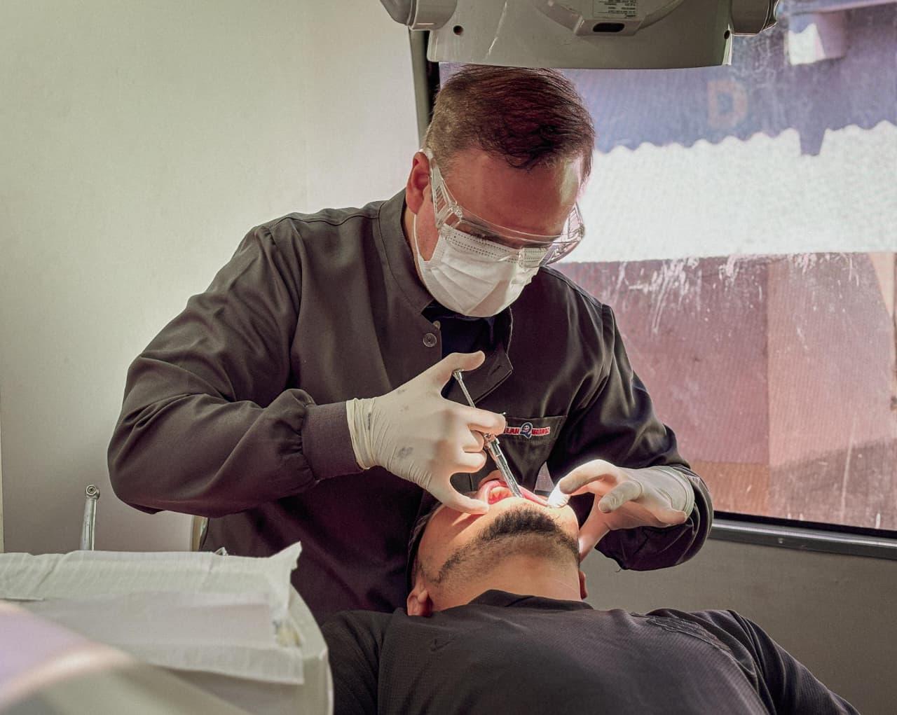 Deputado Alan Queiroz destina R$ 75 mil para reforçar a saúde bucal em Candeias do Jamari