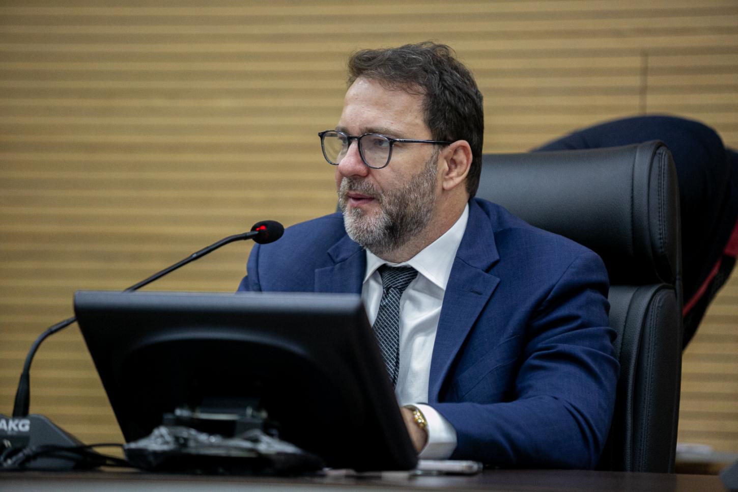 Deputado Alex Redano indica reforma urgente da quadra da Escola General Osório, Distrito de Calama, em Porto Velho