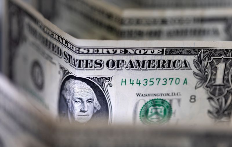 Dólar abre estável com geopolítica, dados dos EUA e Banco Master em foco
