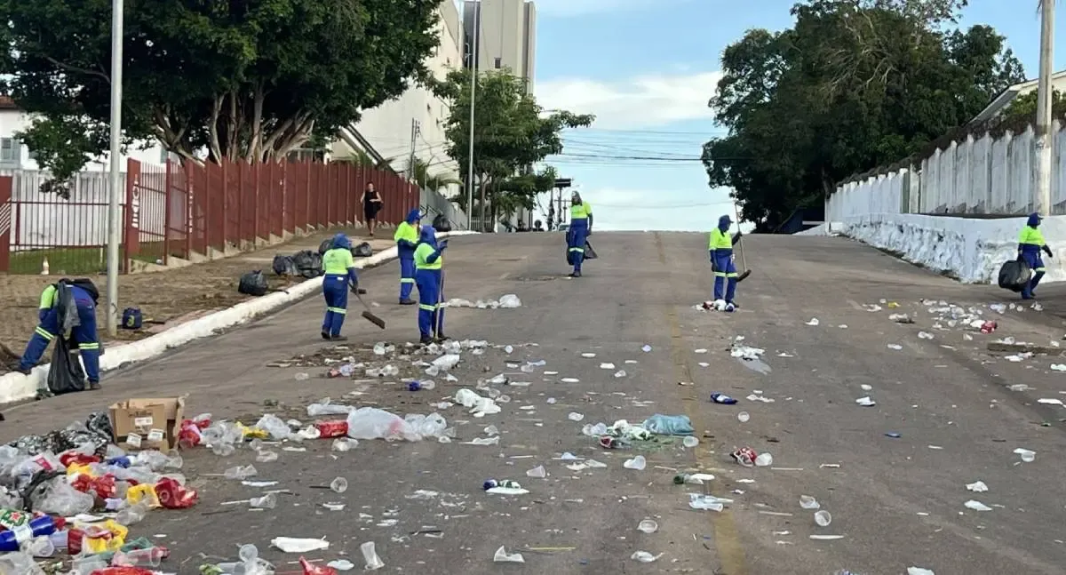 Equipes da Prefeitura garantem limpeza após festa de Réveillon