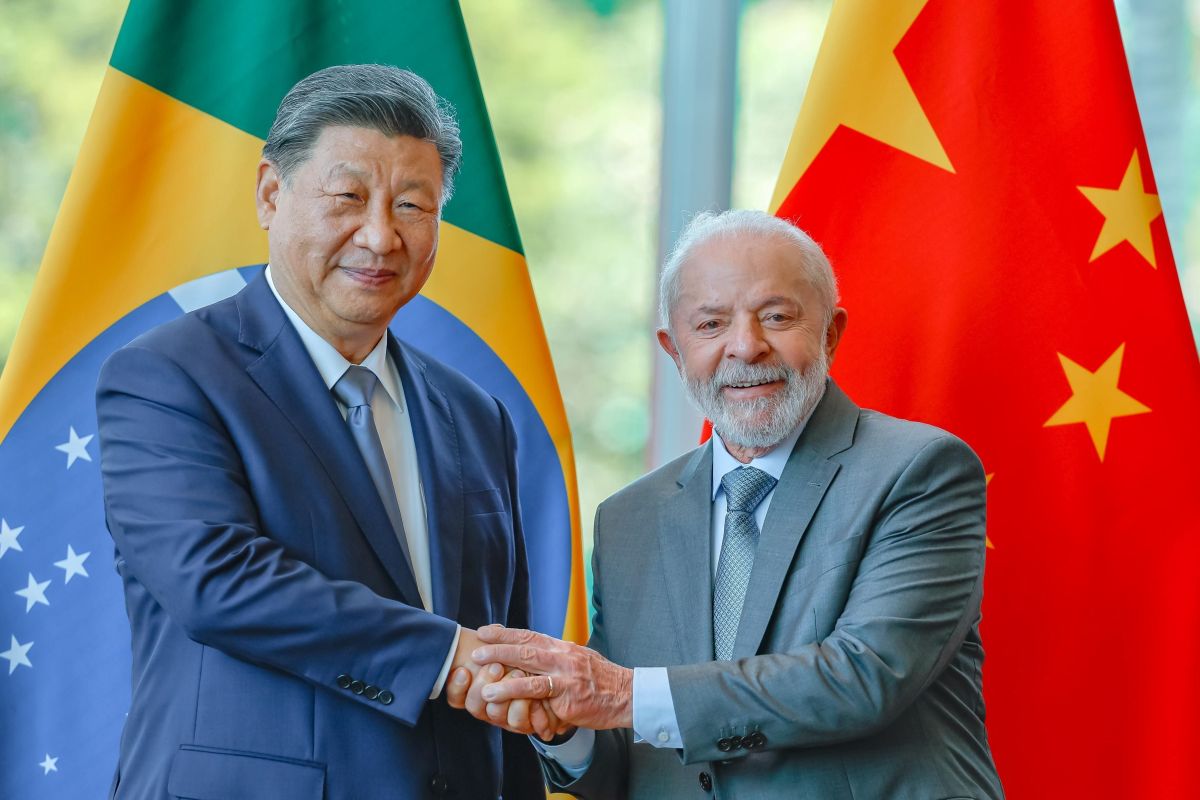 Lula e Xi Jinping discutem multilateralismo por telefone, diz agência