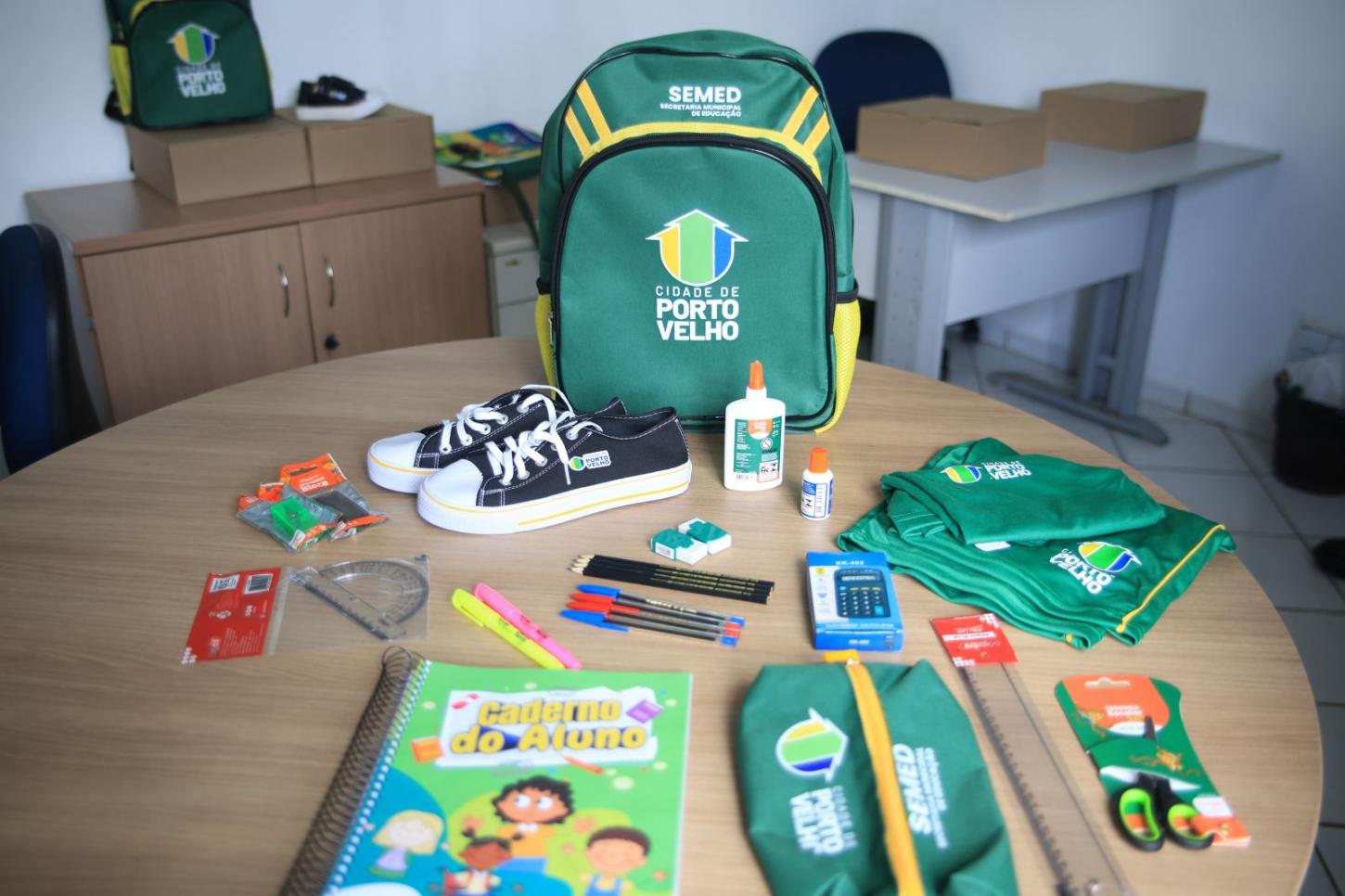 Prefeitura vai iniciar entrega de uniformes e kits escolares para a rede municipal