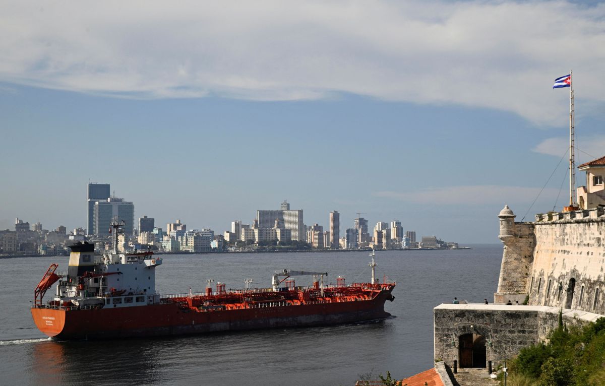 Trump ameaça impor tarifas a países que fornecem petróleo a Cuba