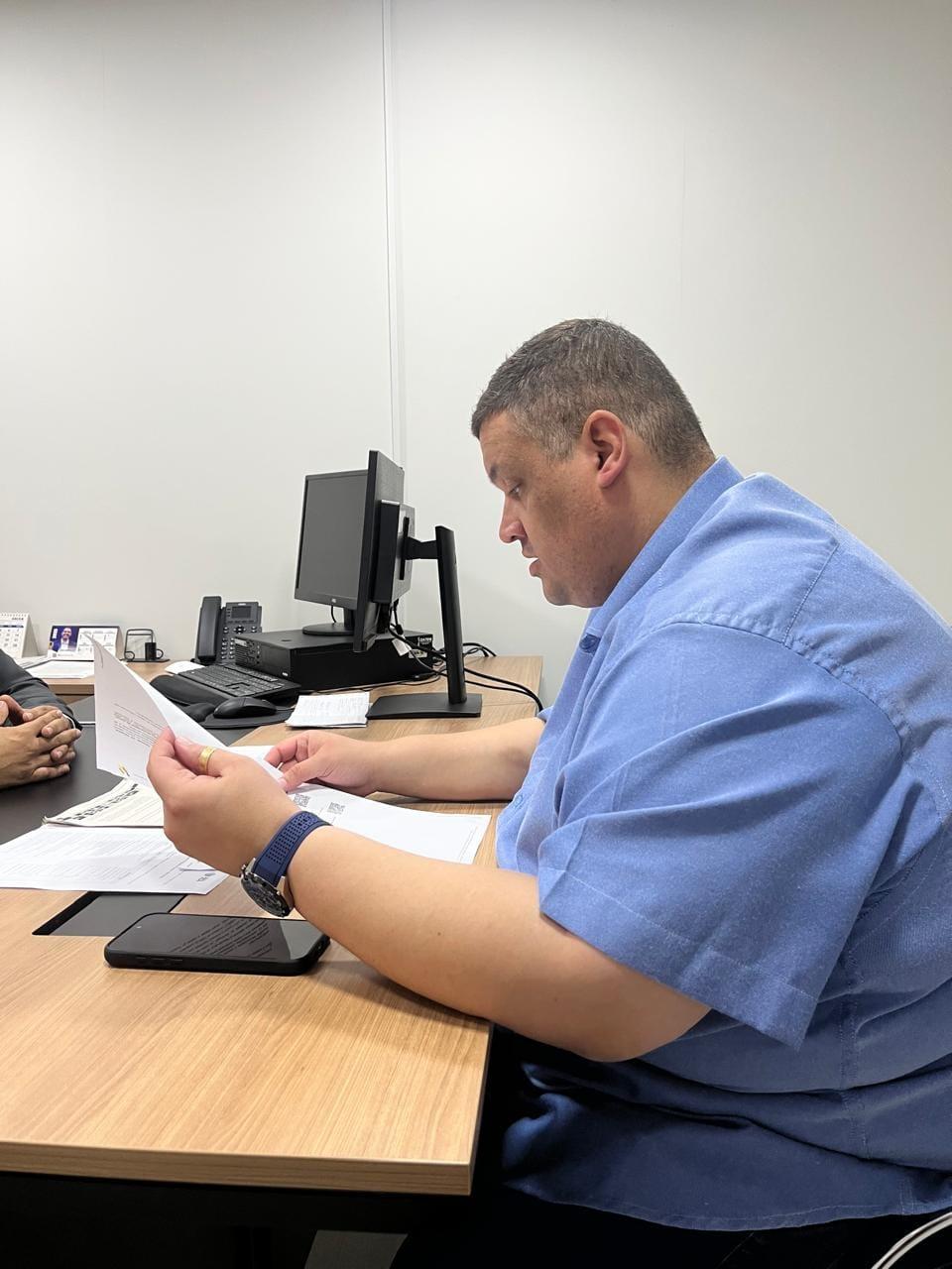 Vereador Thiago Tezzari fiscaliza Chamada Escolar 2026 e cobra eficiência, transparência e acesso pleno na rede municipal