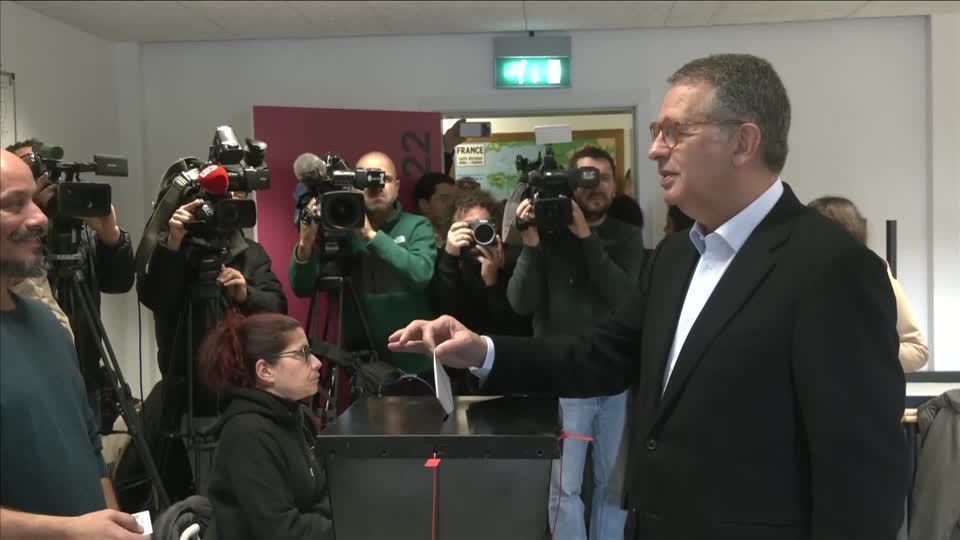 António José Seguro vota em segundo turno das eleições de Portugal