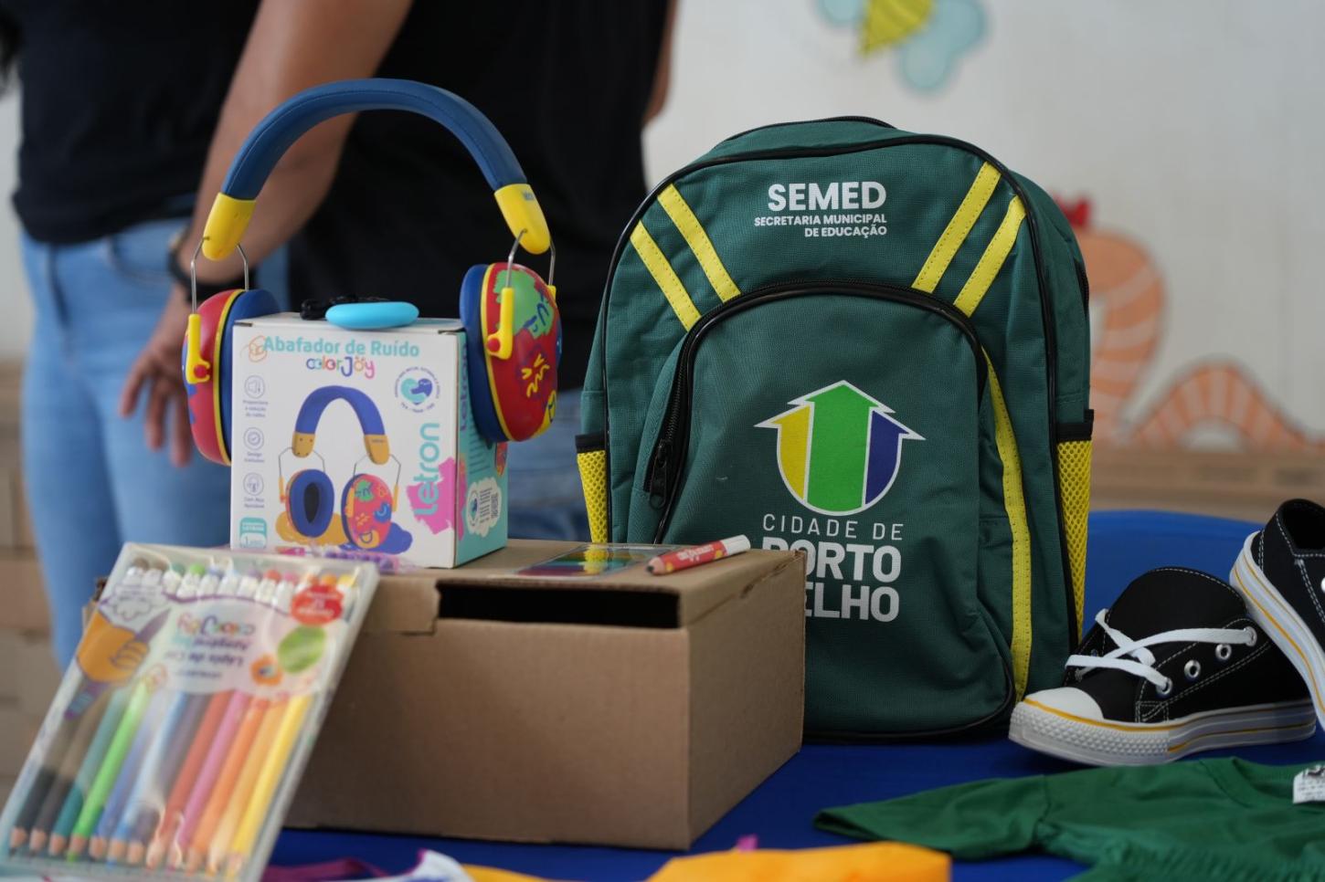 Entrega dos kits didáticos na rede municipal é iniciado