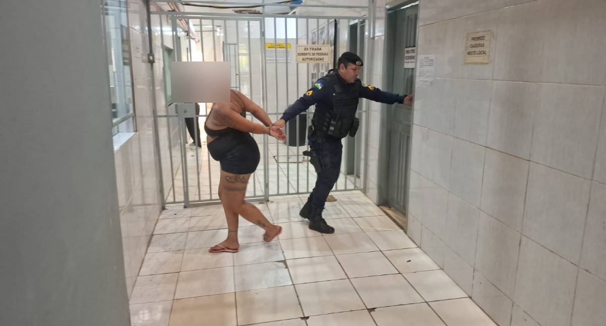 Jovem é presa após surto e agressão contra mãe e irmã no Socialista