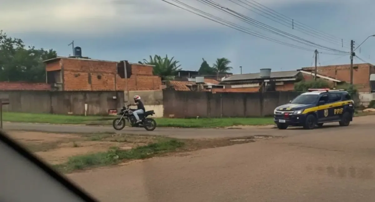 Motociclista foge da PRF e é capturado após perseguição no Setor 07